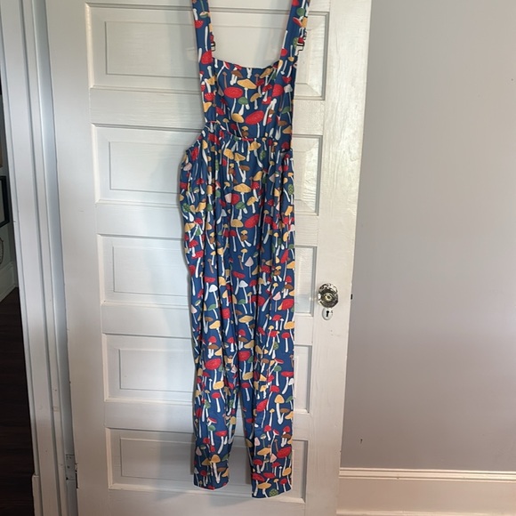 Lightweight Colorful Mushroom Print Jumpsuit - Picture 4 of 4